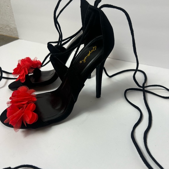 Qupid Black Suedette Lace Up Heels with Red Ruffle Floral Details Size 7 NEW - Picture 4 of 8